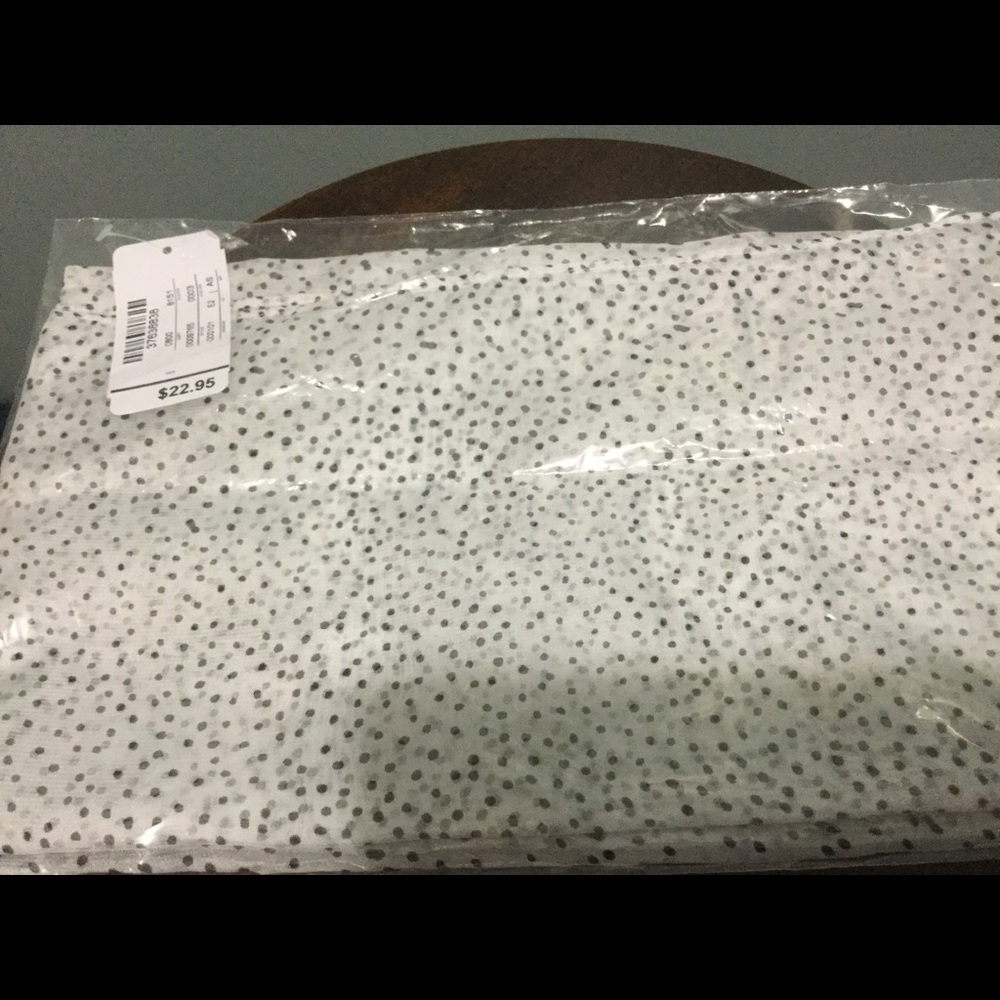Tiny dots scarf.